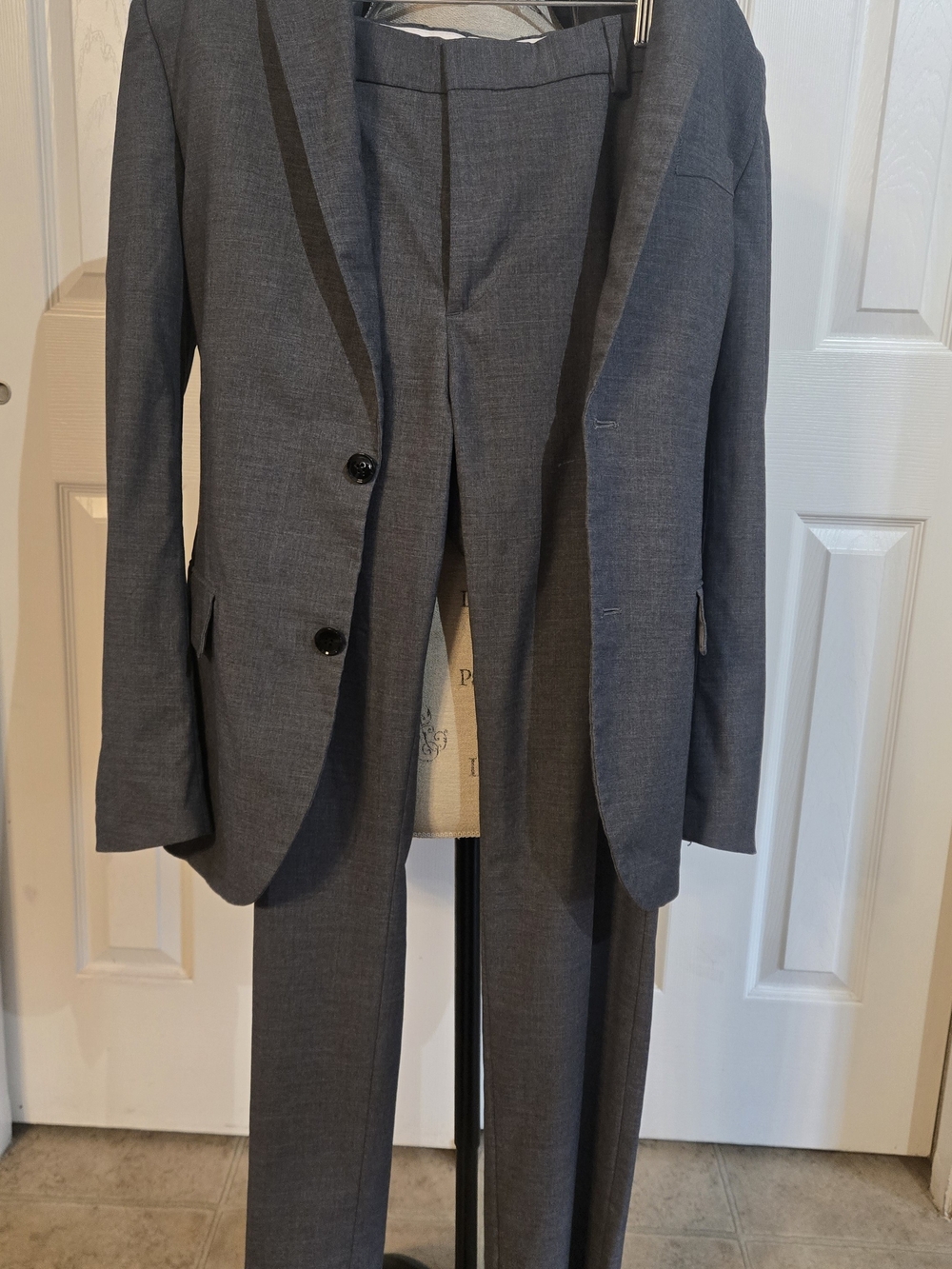 Classic Men's Gray Two-Piece Suit - Tailored Blazer & Trousers
